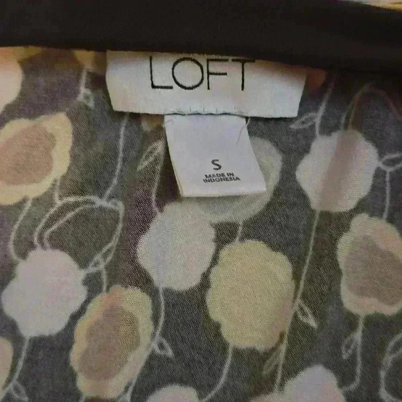 🌻NWOT LOFT TOP - Picture 2 of 3